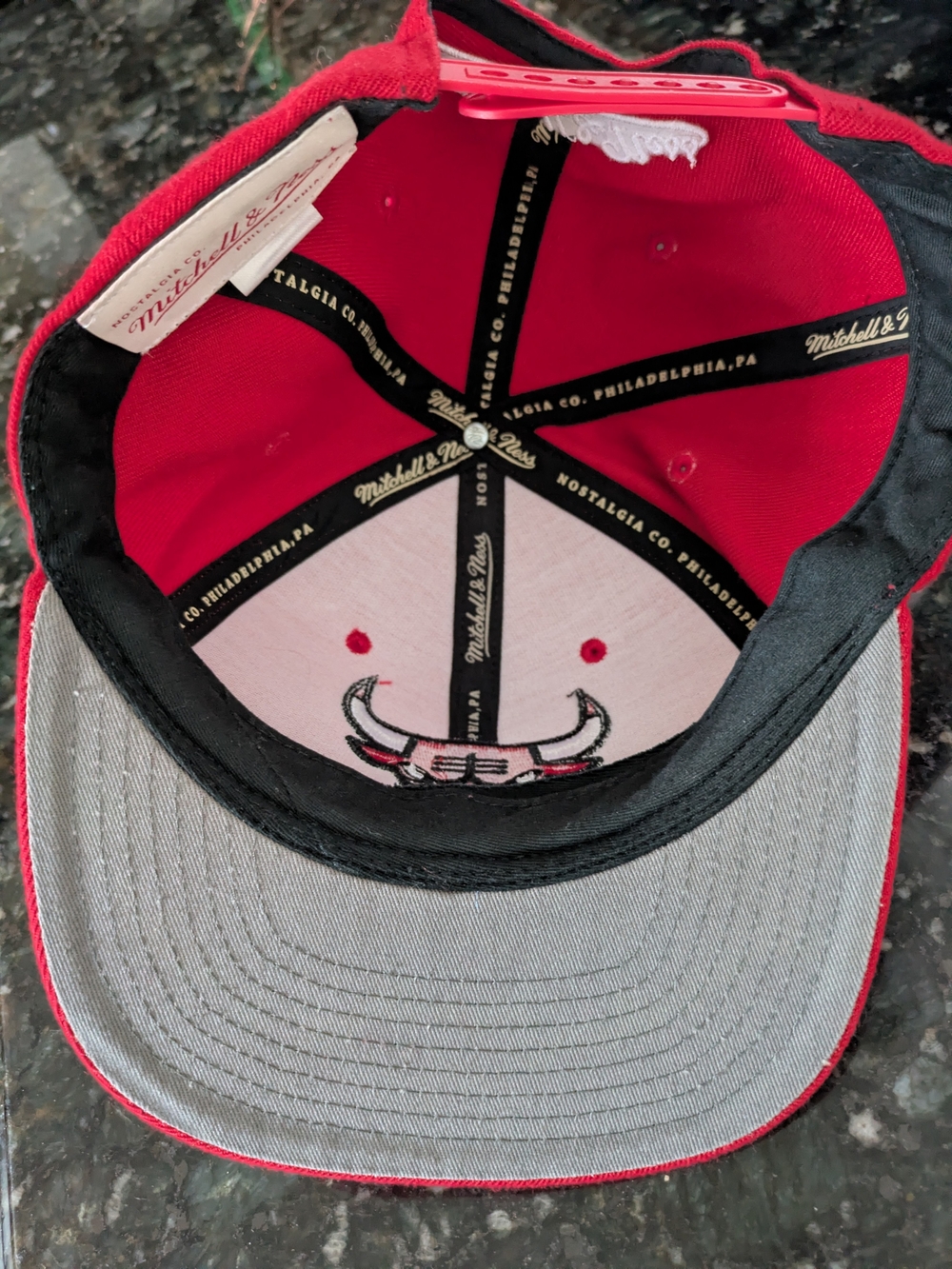 Mitchell & Ness Red Chicago Bulls Snapback - Picture 3 of 4